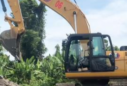 挖掘机的视频,高效施工的钢铁巨兽风采